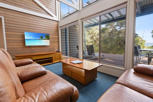Forge Creek House | Dargo - Waterfront Retreat