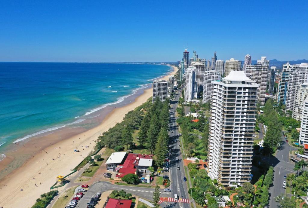 Main Beach Apartment | De Ville Apartments