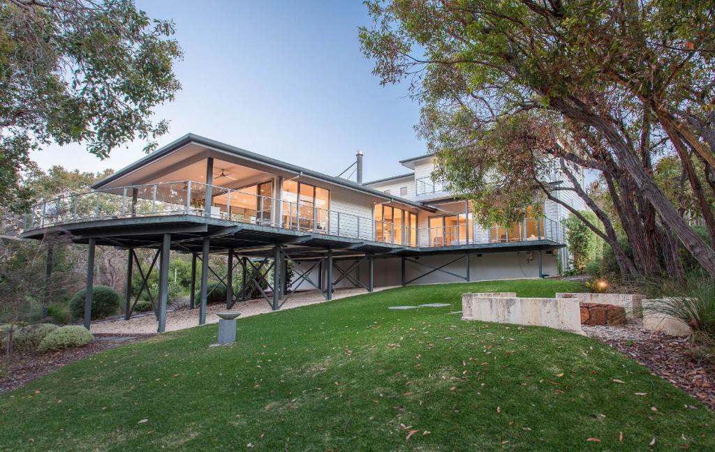 Eagle Bay House | Deck House I Private Properties