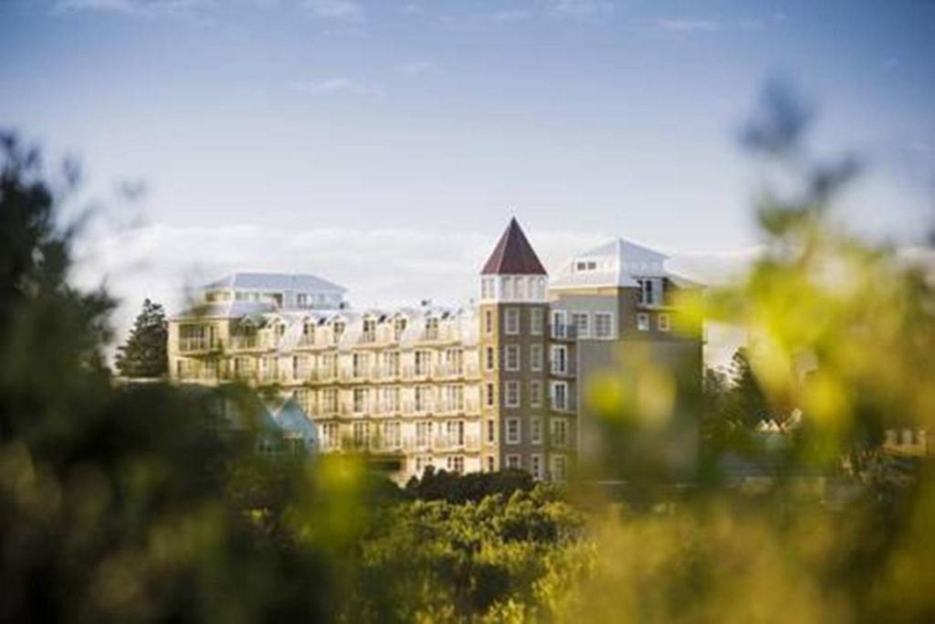 Warrnambool Hotel | Deep Blue Hotel & Hot Springs