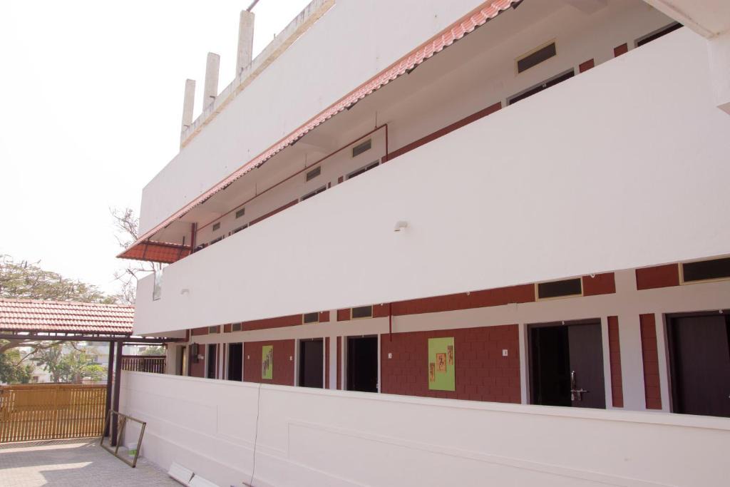 Pollachi Hotel | Deepwoods