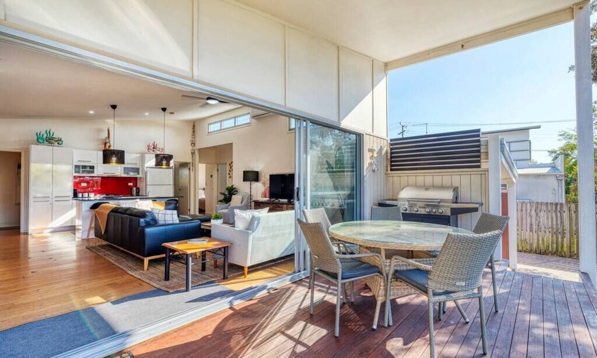 Dicky Beach House | Delightful Dicky Beach 3 Bedroom Holiday House