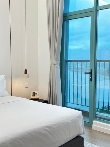 Likas Apartment | Deluxe 1BR Seaview and Mountain View with balcony