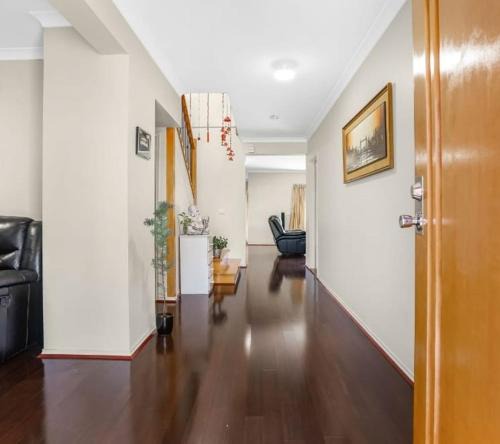 Point Cook House | Deluxe Double Room with private shower