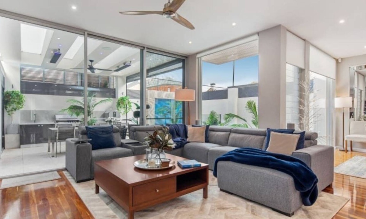 Norwood House | DELUXE Norwood, 3 bdrms, pool, wifi sleeps 6