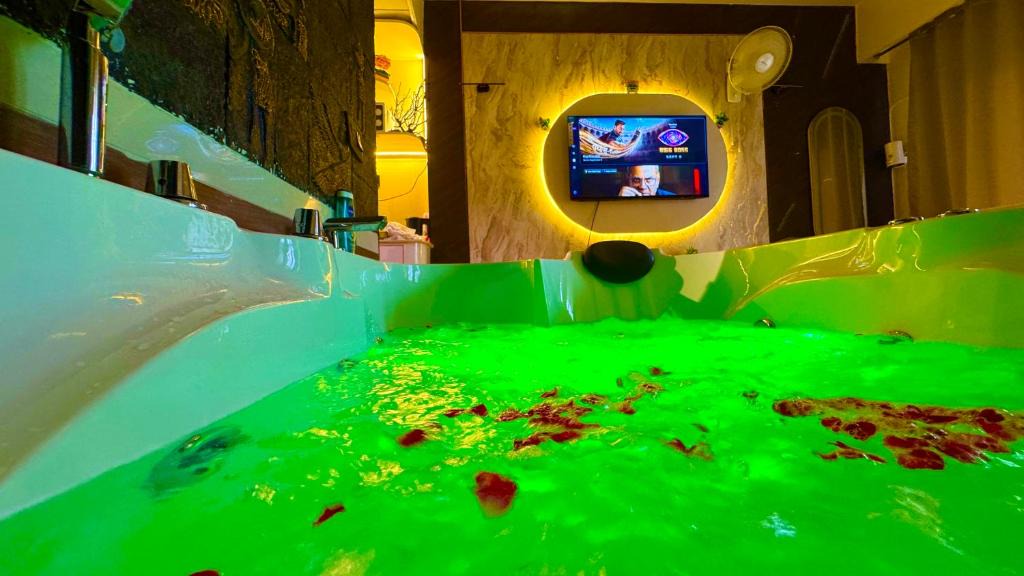 Greater Noida Hotel | DesiSparsh Luxury With Jacuzzi