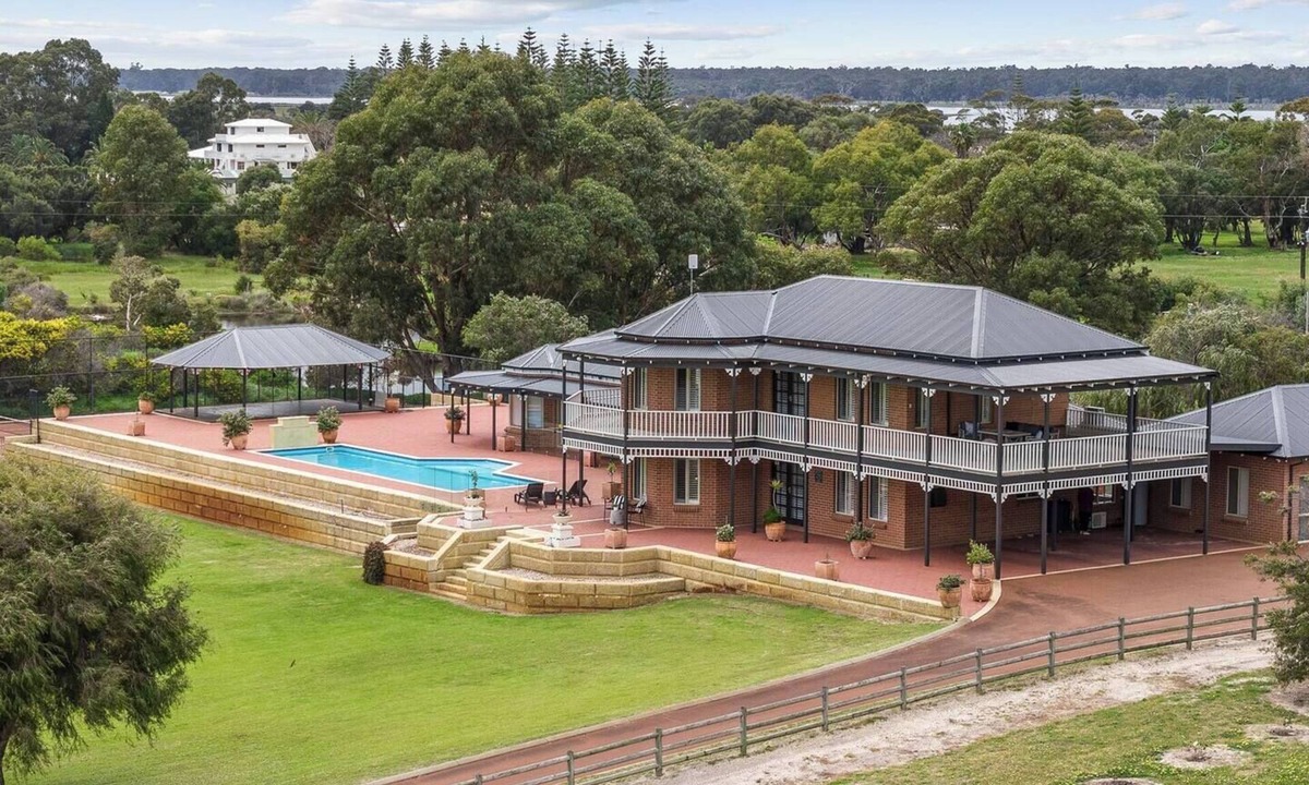 Wonnerup House | DeVinceant The Grand Manor by Wonnerup Beach