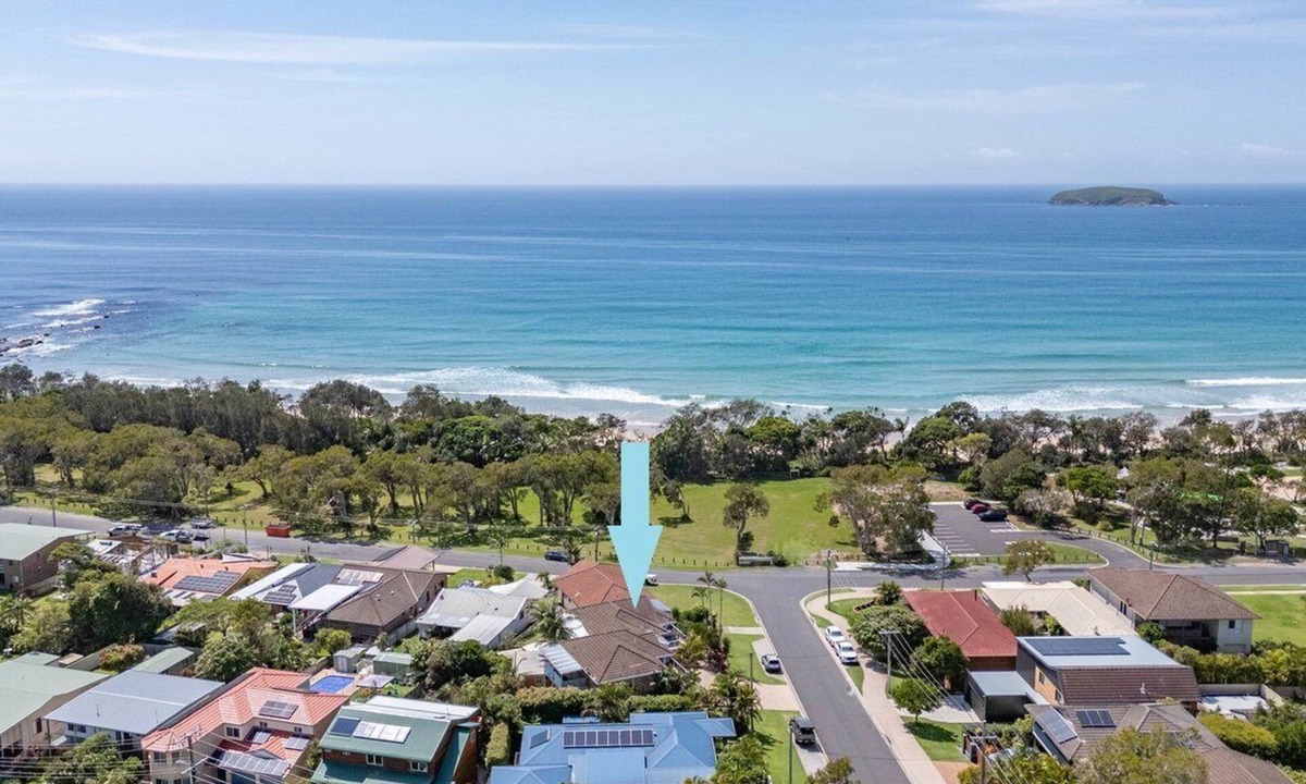 Sandy Beach House | Diamond View - Relaxed with Ocean Views, Pet Friendly, Across from Sandy Beach
