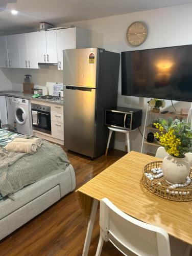 Halekulani Apartment | Dog friendly new humble abode In hotspot location