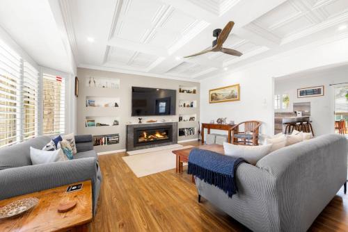 Callala Bay House | Dolphin Cove - Pet Friendly with Fireplace