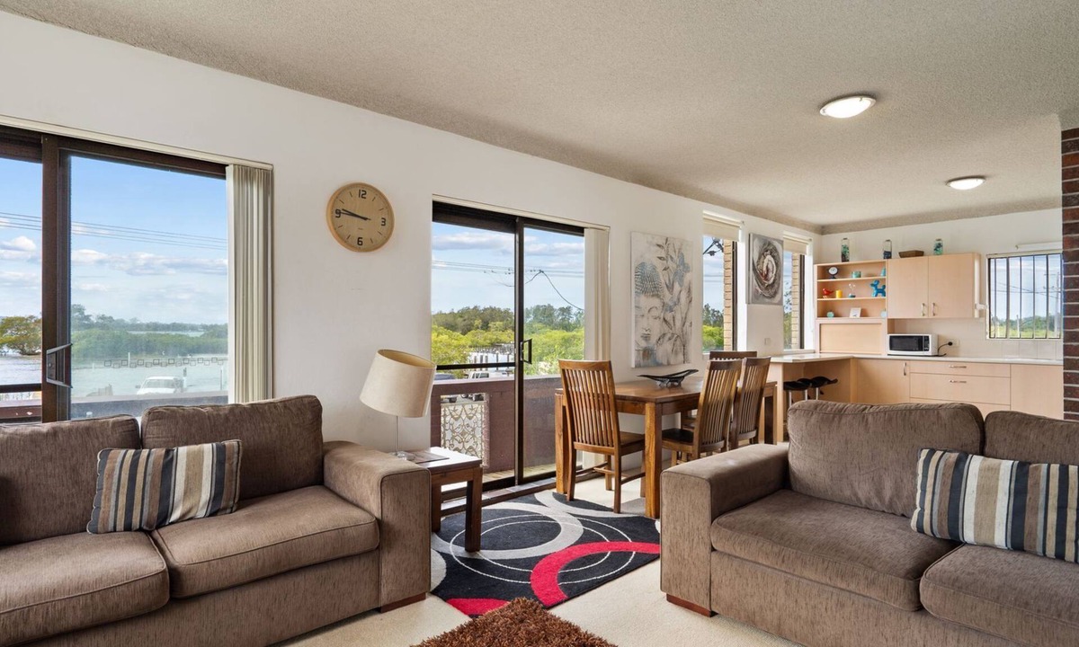 Tuncurry Apartment | Dolphin Place 1 on the Tuncurry waterfront.