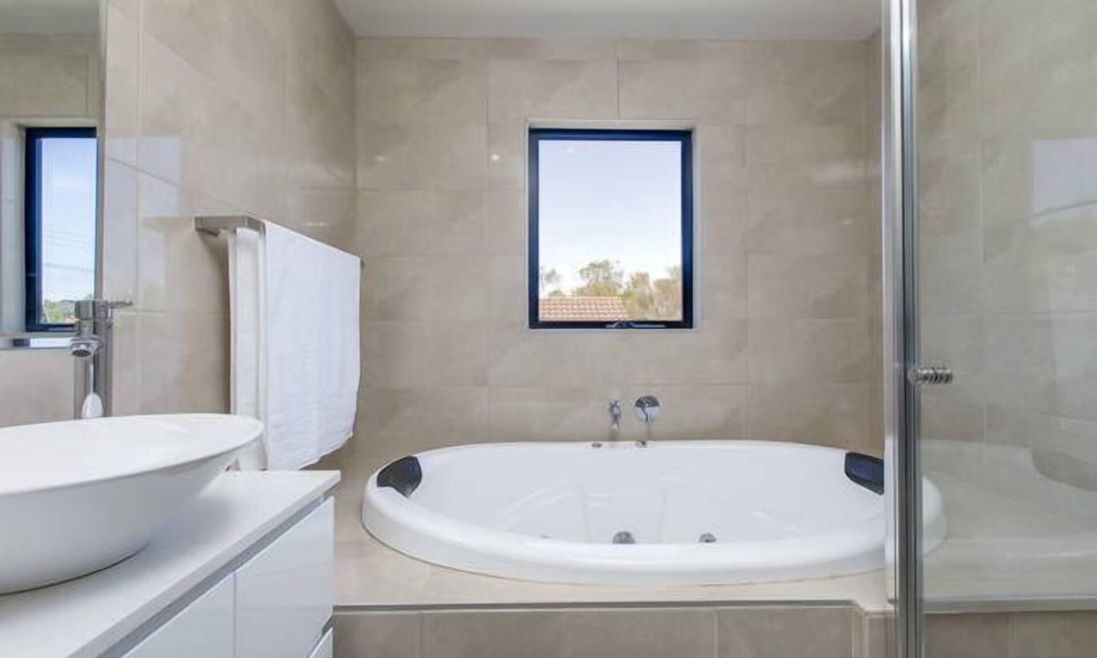 Mount Martha Apartment | Dolphin Suite at Waters Edge