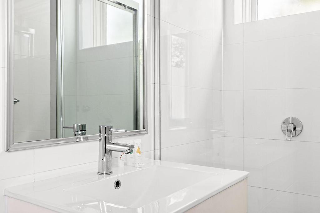 St. Kilda East Apartment | Domi Rentals - The Carlisle Apartments