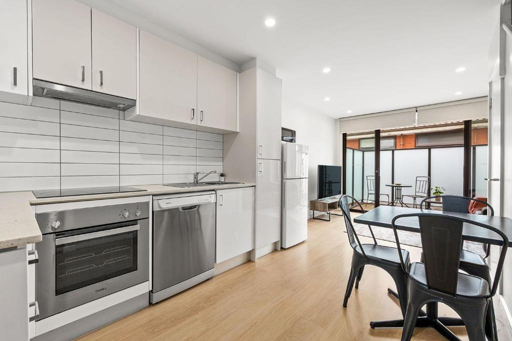 St. Kilda East Apartment | Domi Rentals - The Carlisle Apartments