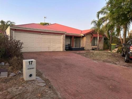Canning Vale House | double room share bathroom and kitchen