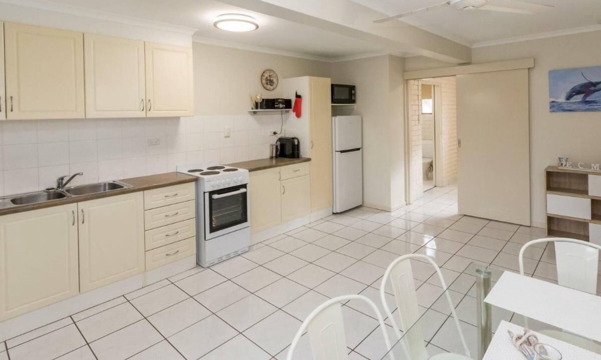 Scarness House | Downstairs villa minutes to the beach