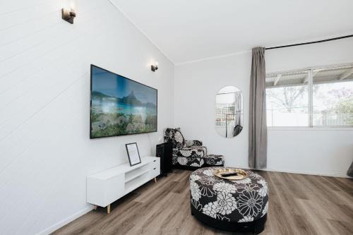 Kallangur House | Dream Holiday Condo w Caravan Parking @ Kallangur