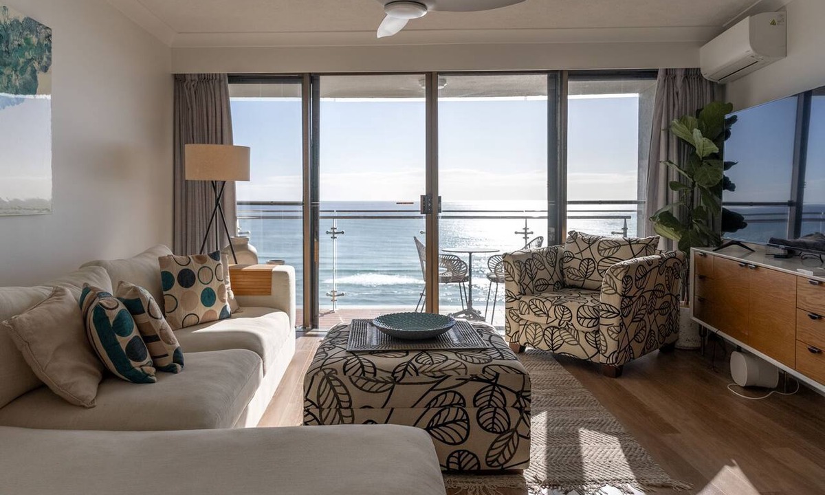 Palm Beach Apartment | Dream holiday escape, 2-bed 2-bath ocean front sea view apartment on Palm Beach!