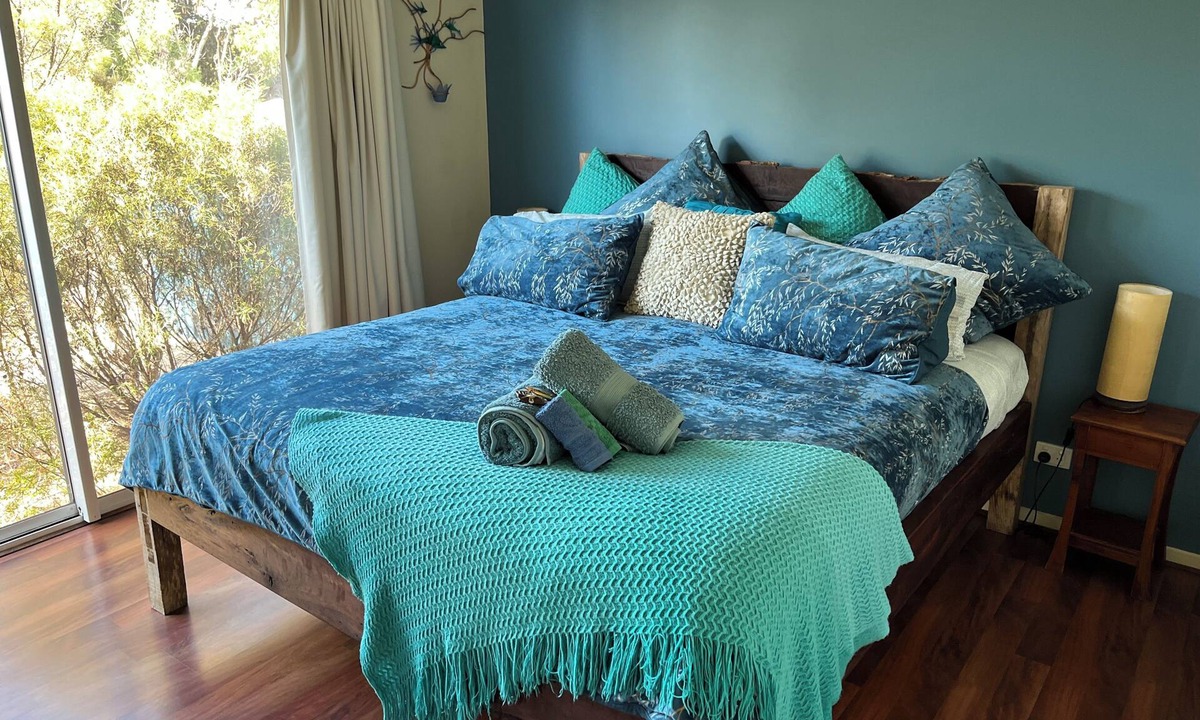 Marion Bay House | Driftaway -WIFI, NETFLIX, pet friendly, Comfort + Undercover deck with hammock