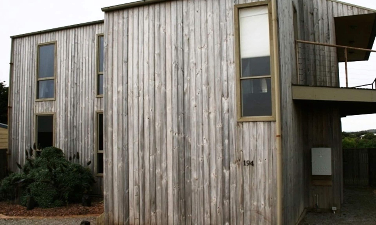 Surf Beach House | Driftwood Deckhouse Surf Beach