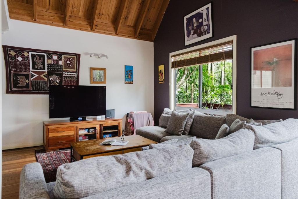 Narrawallee House | Driftwood Hideaway