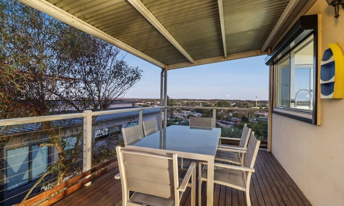Ocean Grove Apartment | Dune Top Views 400m walk to beach