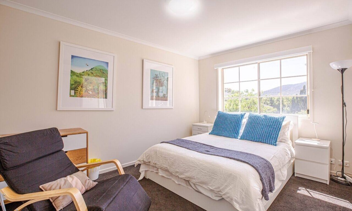 Braddon Apartment | Duplex 3B2B apt in Braddon close to CITY Free WIFI two Parking spots
