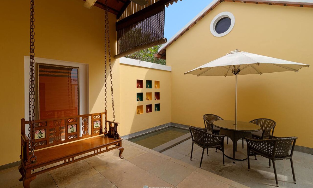 Perumal Kovil Pathy Hotel | Dvara Siruvani