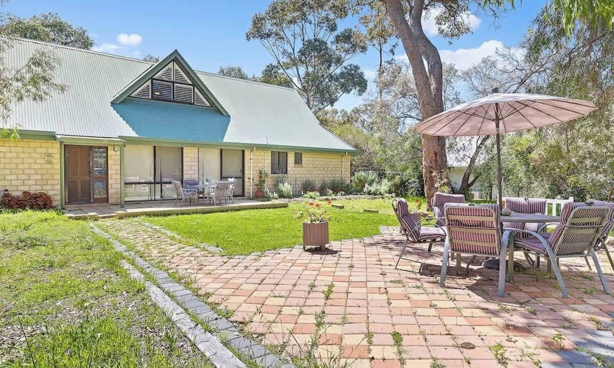 Eagle Bay House | Eagle Bay Beach Lodge—Escape to Coastal Serenity