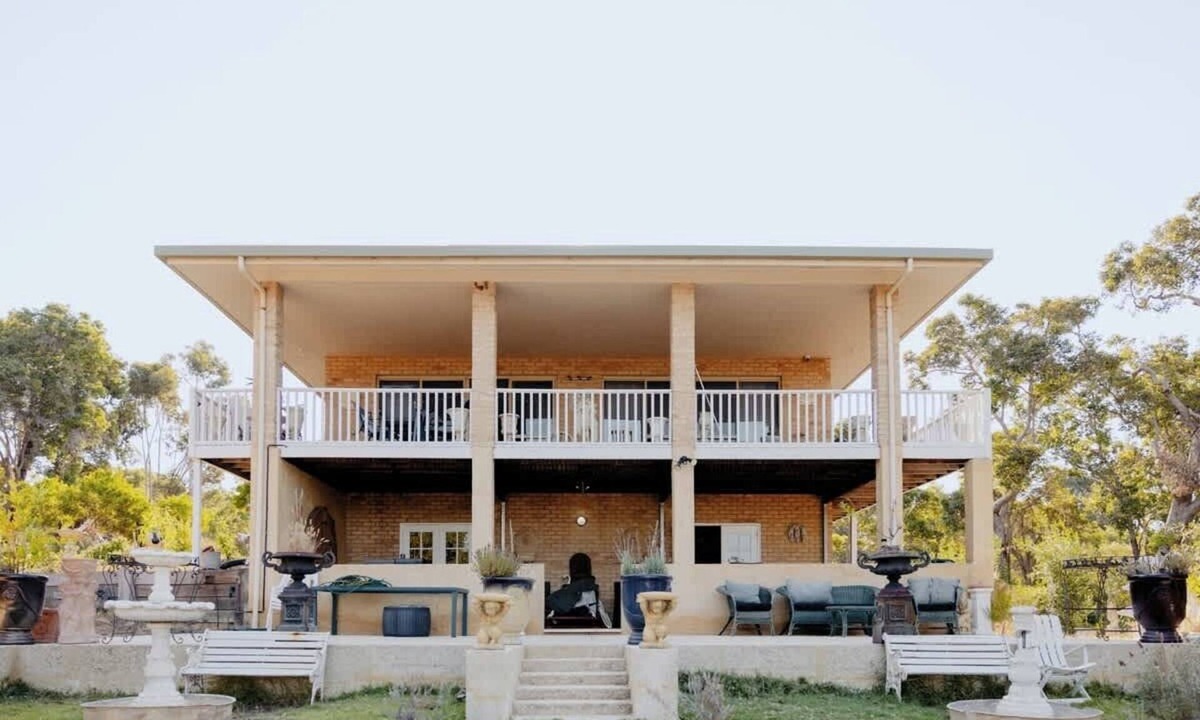 Eagle Bay House | Eagle Bay Eyrie—Serene Bushland Retreat by the Sea
