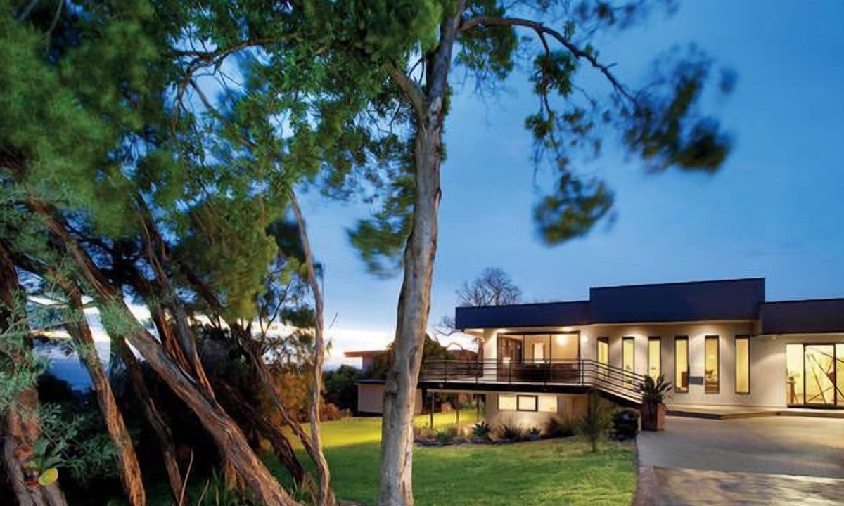 Dromana House | EAGLES VIEW DROMANA, COASTAL RETREAT, BAY VIEWS