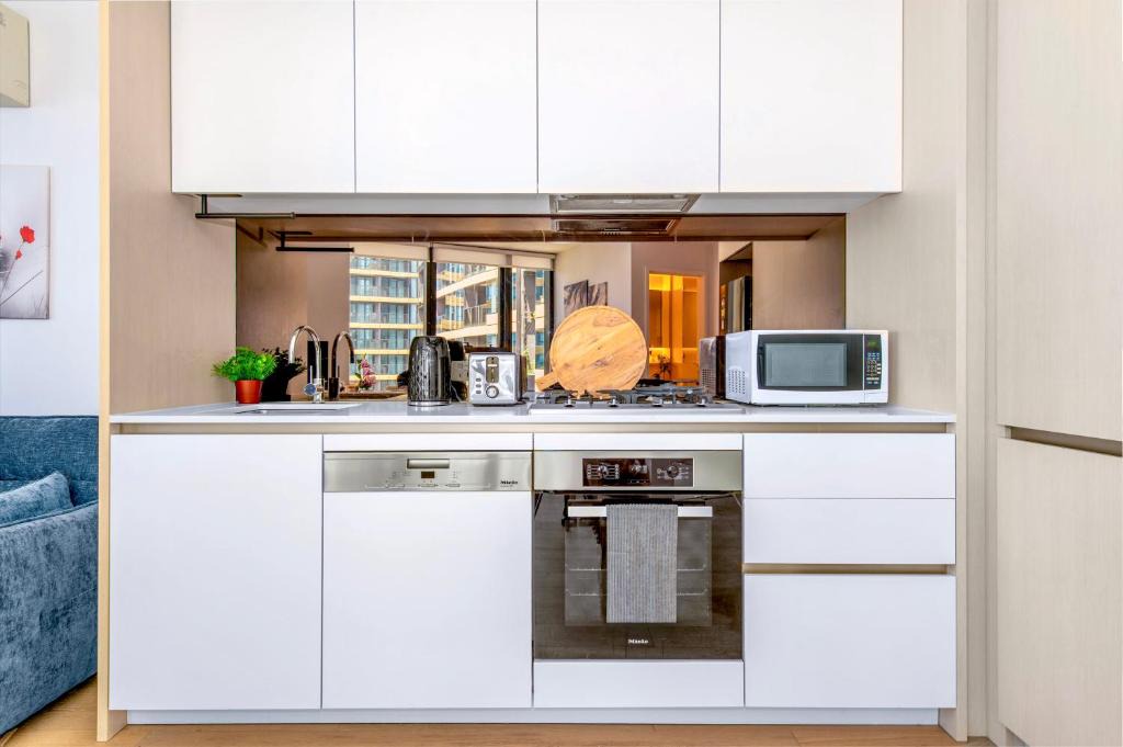 Docklands Apartment | Early check in, Pool, Spa & Sauna, Centralised CBD