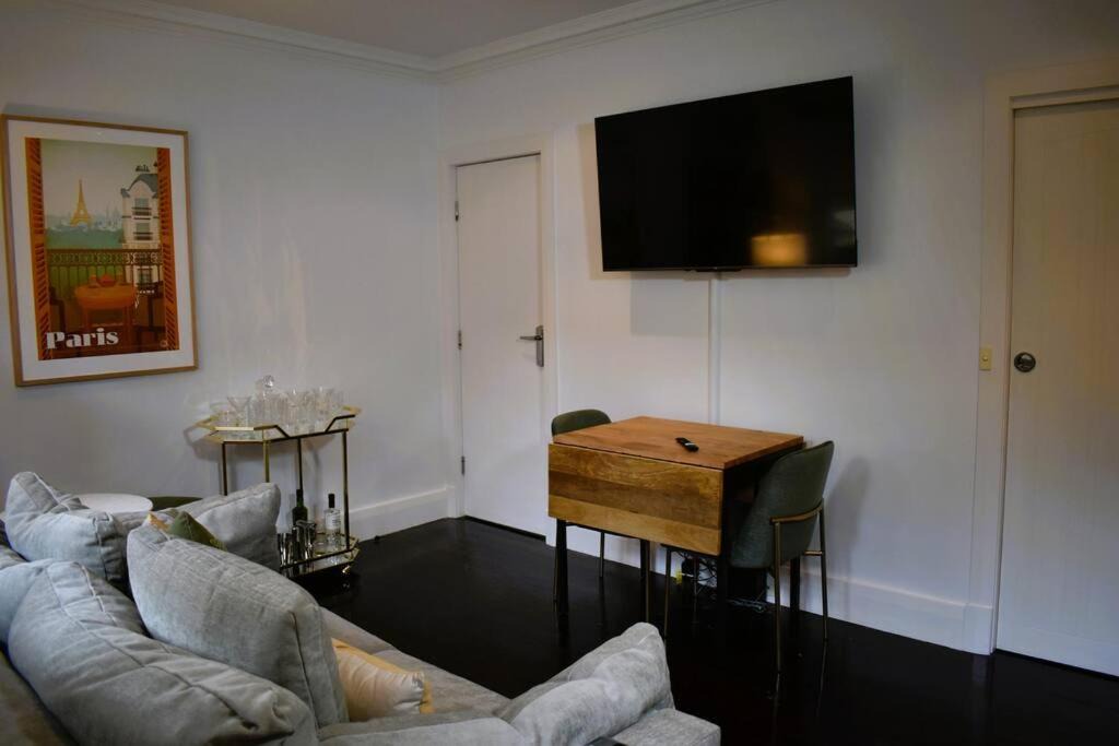 East Melbourne Apartment | East Melbourne 1BR - Close to the MCG
