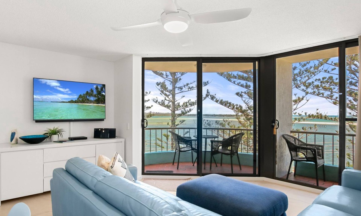 Golden Beach Apartment | Eastbourne U6, 80 Esplanade. Golden Beach