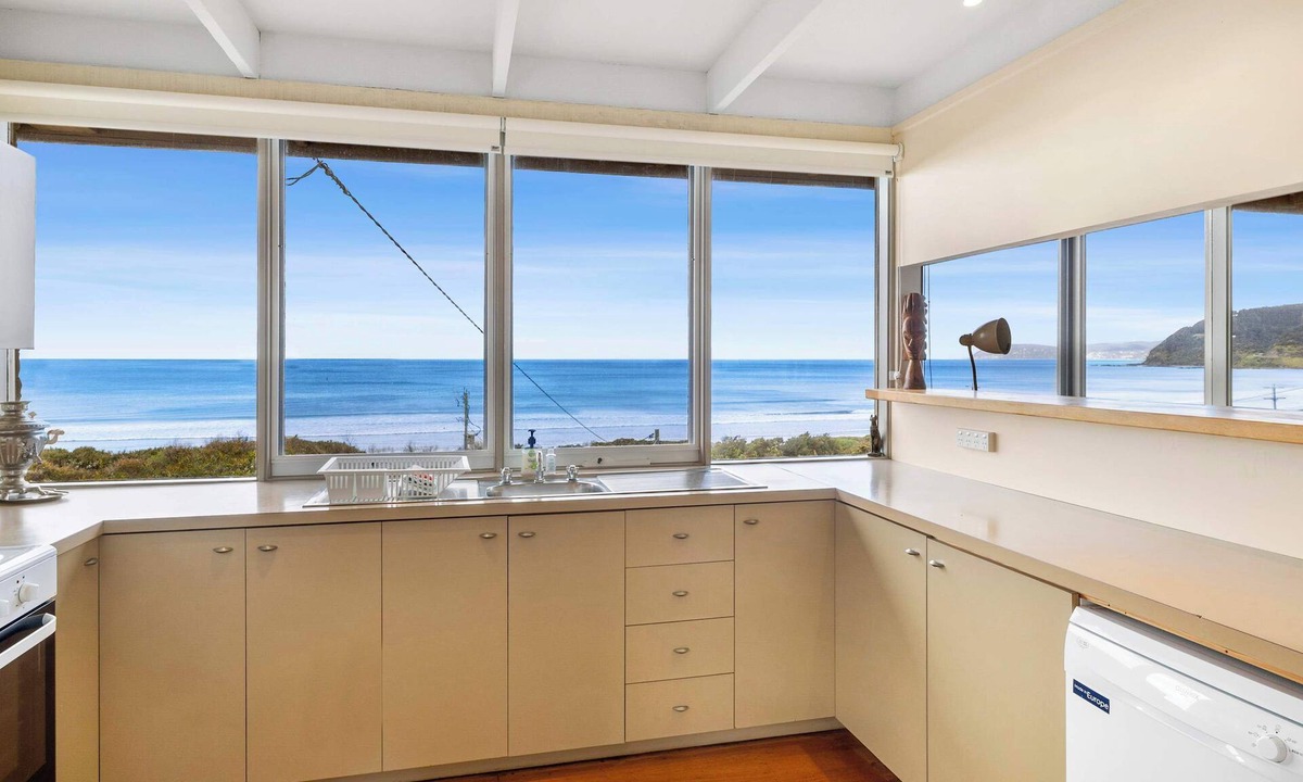 Eastern View House | Eastern Magic I Beach access at your door!