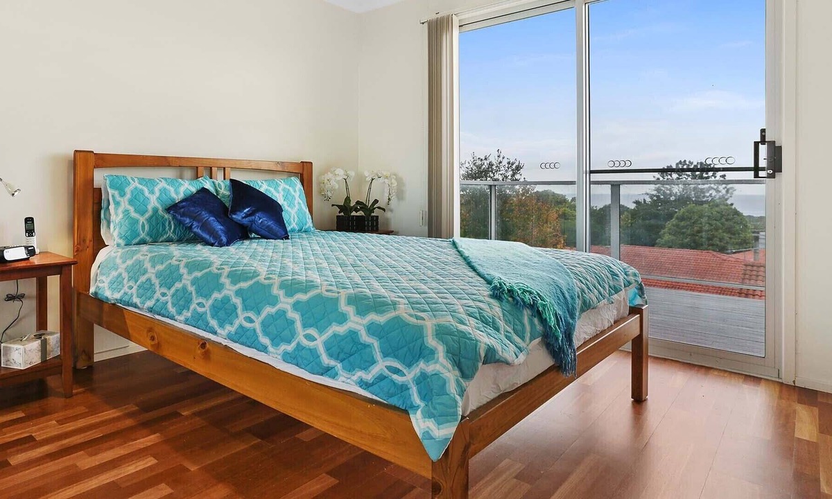 Tura Beach House | Easy golf course access with a lovely ocean views
