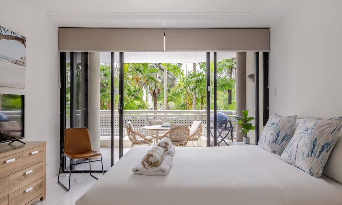 Cairns North Apartment | Easy Stay Family Friendly Pool Esplanade Views