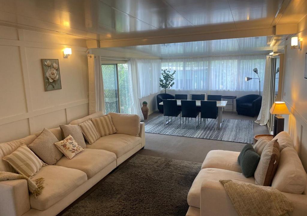 Forest Hill House | Easy Wagga Stopover, Spacious & Comfortable