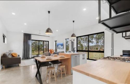 Hill Top Apartment | Eco Escape 1138