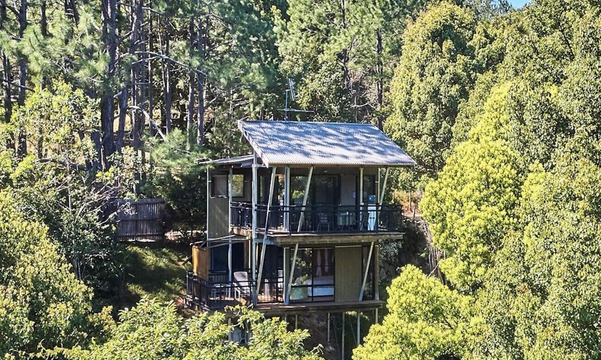 Smiths Creek Ski Chalet | Ecoasis Morning Mist Chalet – Romantic Rainforest Getaway