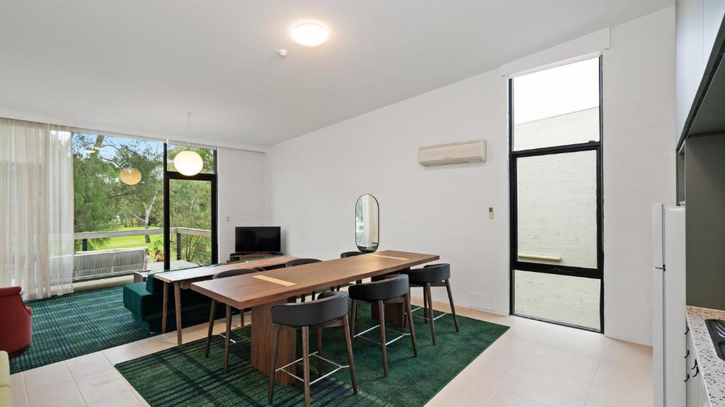 East Geelong Hotel | Eden Oak Geelong