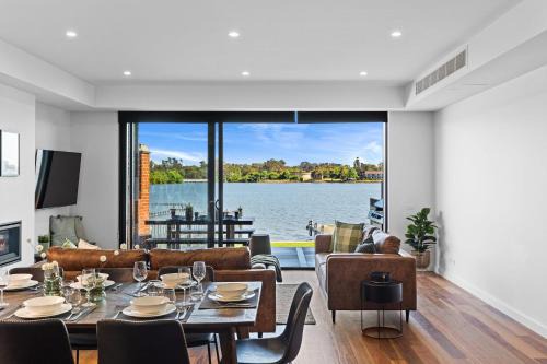 Yarrawonga House | Edgewater on Irvine