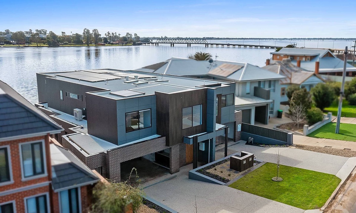 Yarrawonga House | Edgewater on Irvine - Winter Special