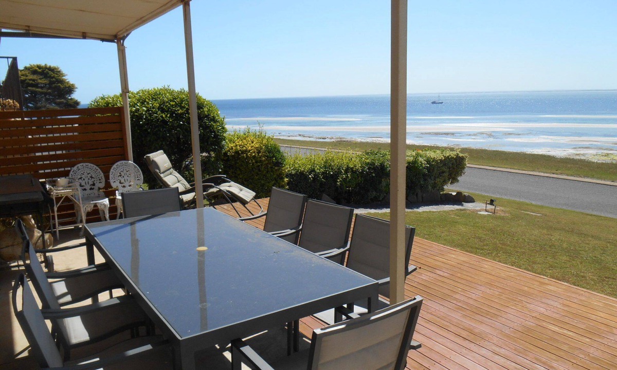Para Wurlie House | Edith's Magnificent Views Dog friendly Off Peak Special!