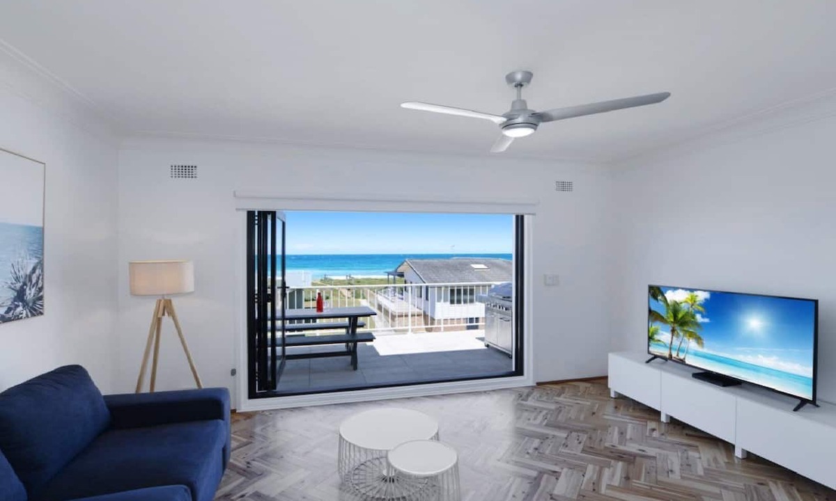 Avoca Beach Apartment | Elanora 3 - Beachfront Unit with Views!