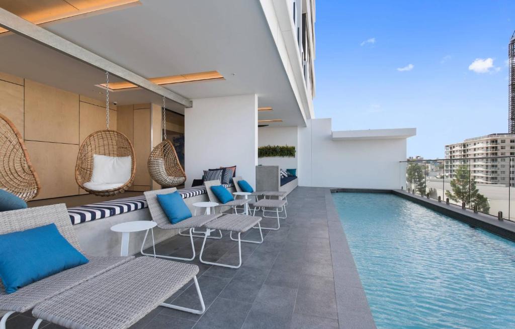 South Brisbane Apartment | Elegant and Cozy Top Floor 1BD Apartment at South Bank