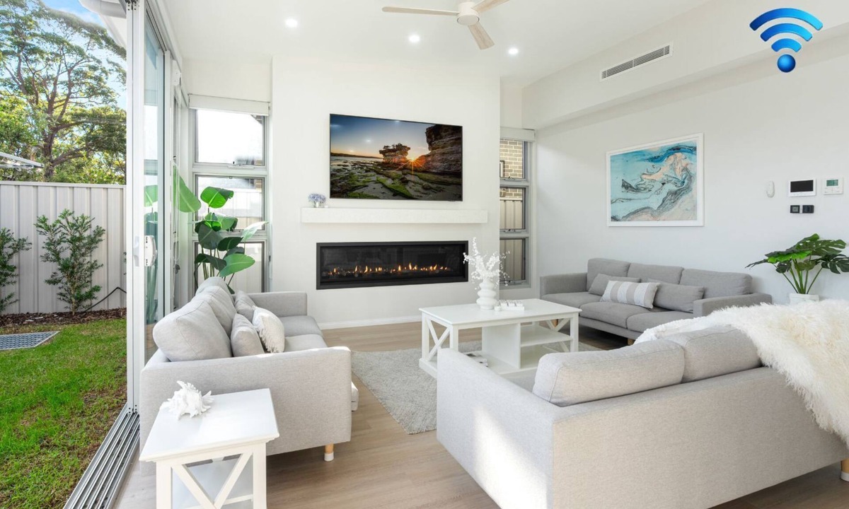Callala Beach House | Elliniko - Pet friendly with fireplace