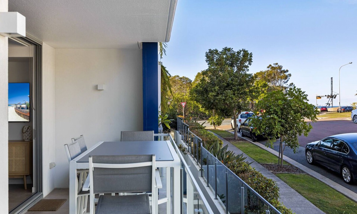 Alexandra Headland Apartment | Elysee Beachside 1 Bedroom Apartment