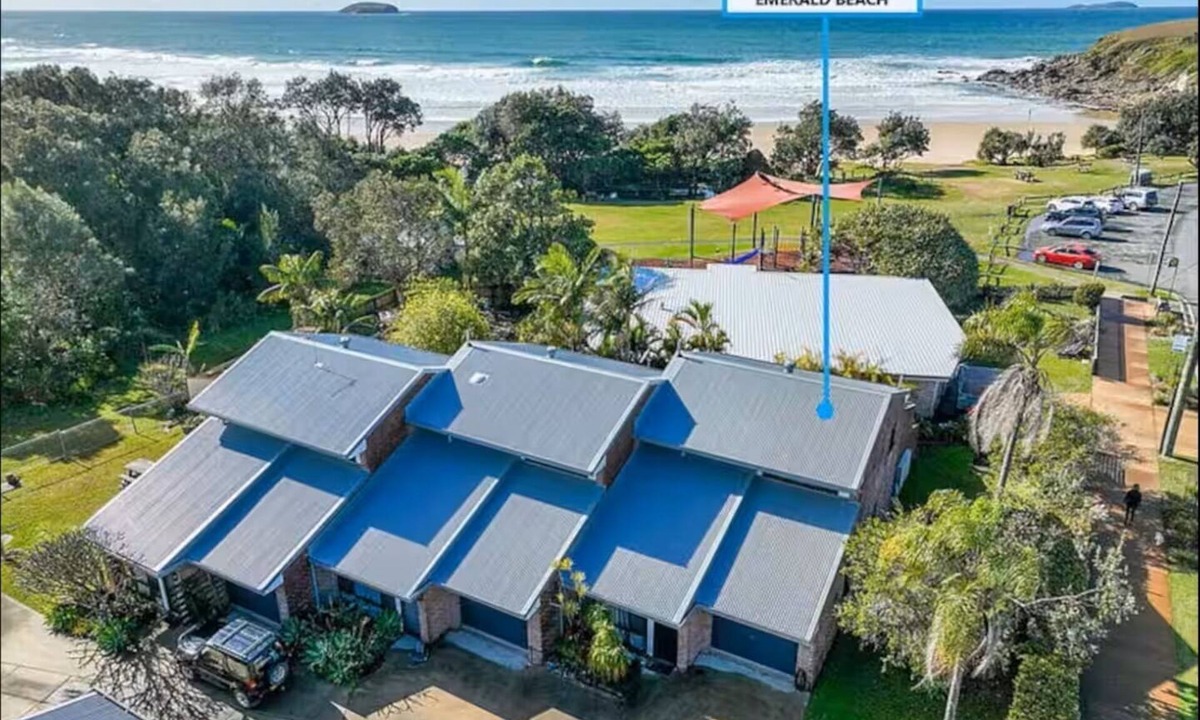 Emerald Beach House | Emerald Break – Steps to the Beach