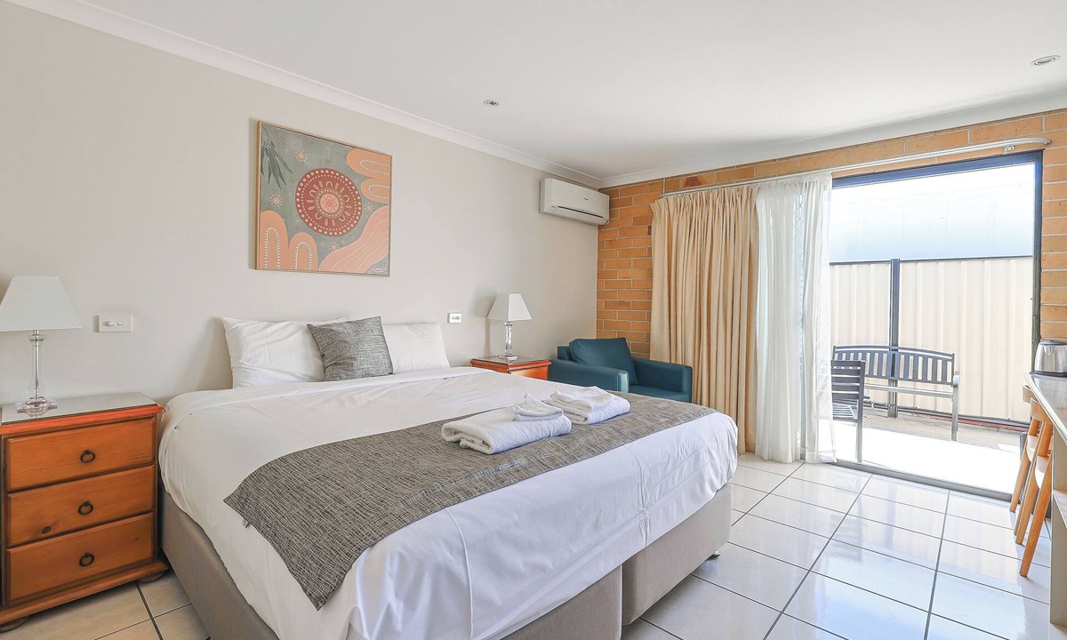 Emerald Hotel | Emerald Central Palms Motel